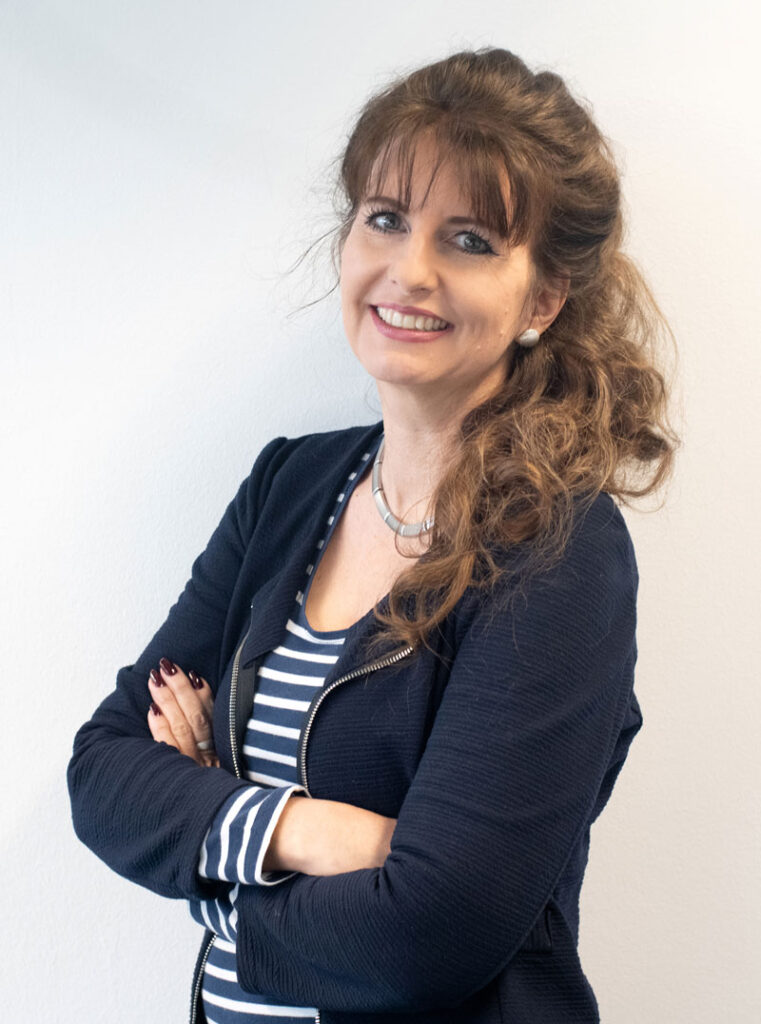 Ursula Paulick Die Markenbildnerin Ursula Paulick blickt freundlich lächelnd in die Kamera