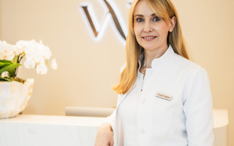 Dr. Wenzel Dr. Wenzel schaut freundlich in die Kamera