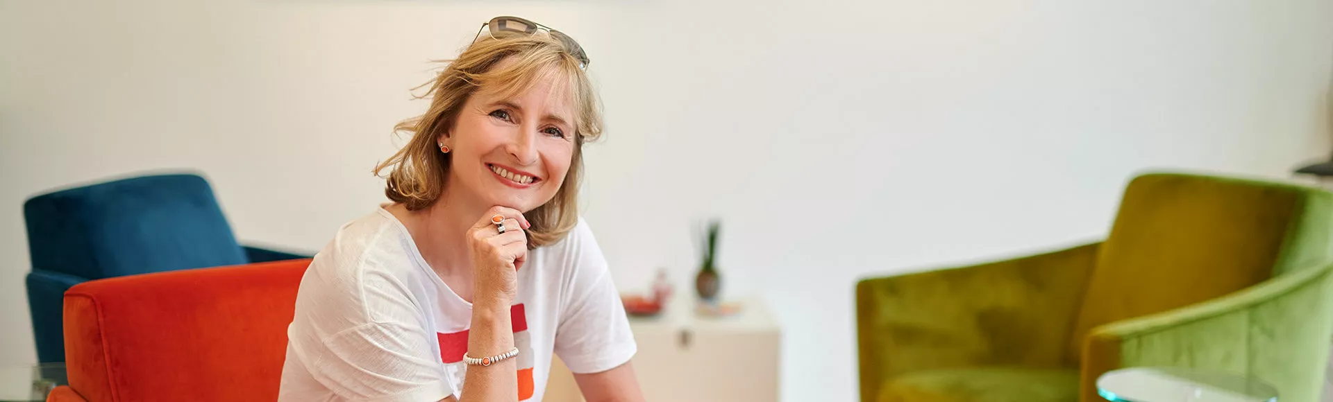 Ute Simon Ute Simon schaut freundlich lächelnd in die Kamera