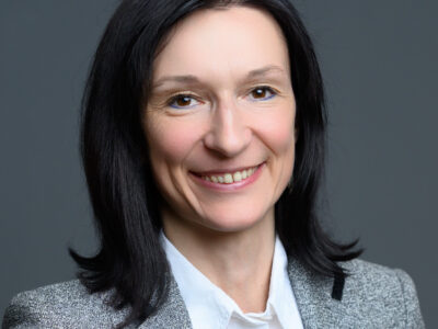 Birke Ulmer mit fröhlichem Lächeln