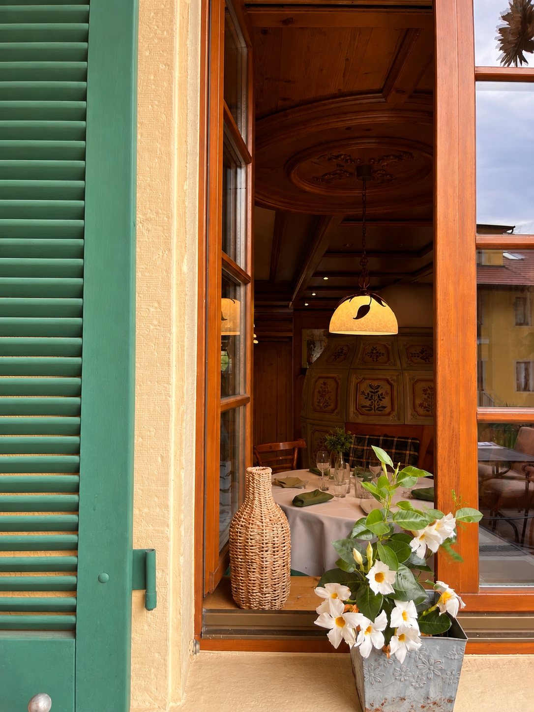 Hotel Mosers Blume Gaststube Blick in die Gaststube