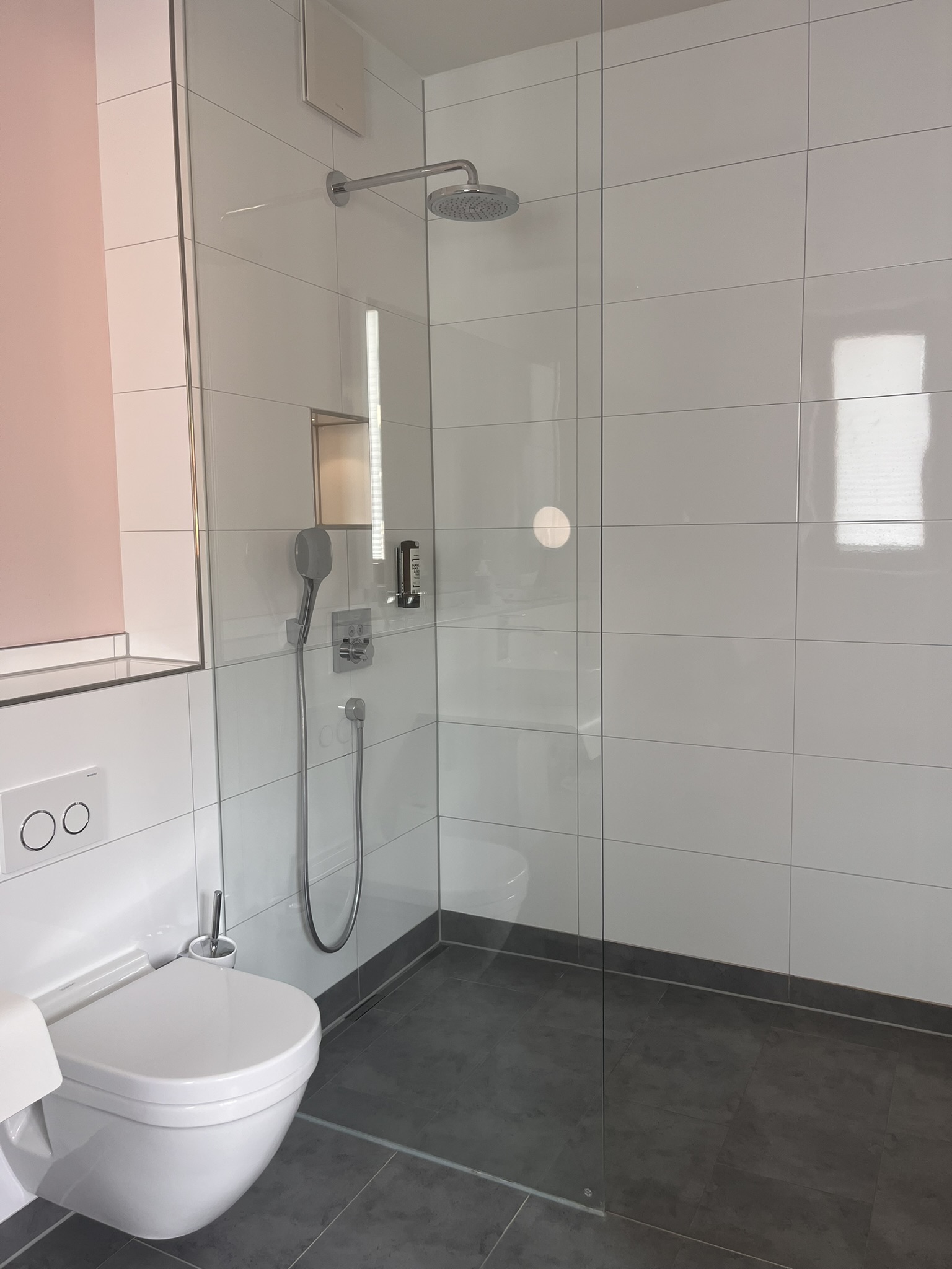 Hotel Moser ist barrierefrei Duschbereich der Zimmer barrierefrei