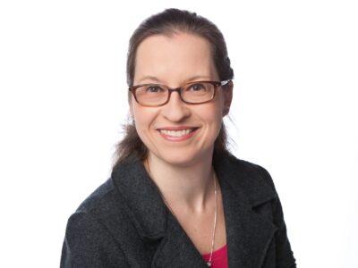 Professor Dr. Astrid Nelke Professor Dr. Astrid Nelke lächelt in die Kamera