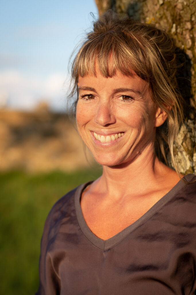 Anne-Claire Kowald lächslt freundlich in die Kamera