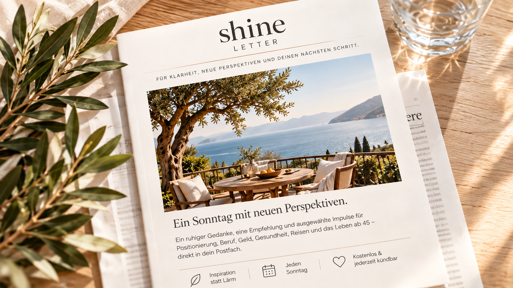 SHINE Letter SHINE Letter liegt auf dem Tisch